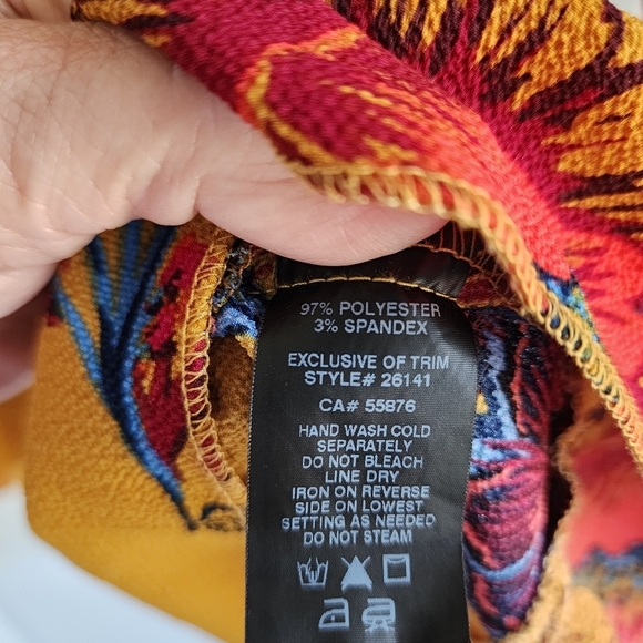 Artizan Robin Barre Made in Canada Floral Ruffled Top Size Small - Picture 7 of 7